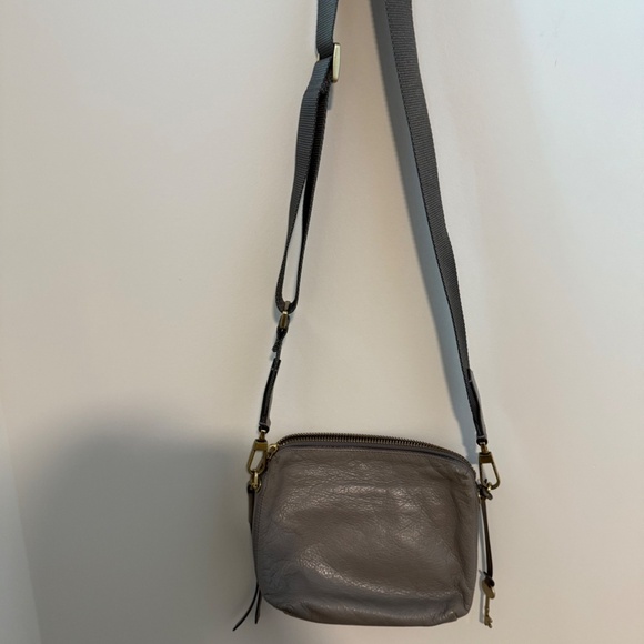 Fossil Grey Leather Crossbody Bag | Adjustable Strap & Classic Style (grey) - Picture 2 of 5